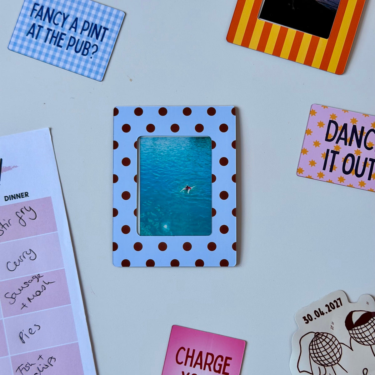 Polka dot magnetic photo frame